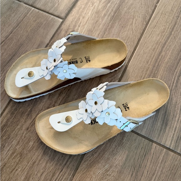 Birkenstock Women's White Floral Sandals - Picture 1 of 3